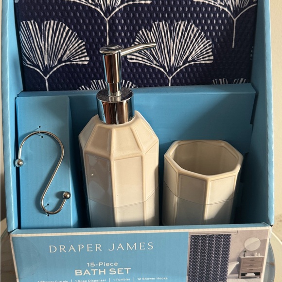 Draper James Other - New Draper James‎ Cream and Blue Bath Set
